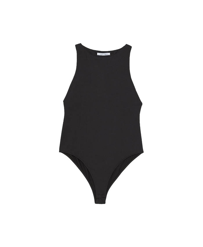 Zara y su 'body' de cuello alto, el básico infalible que también se