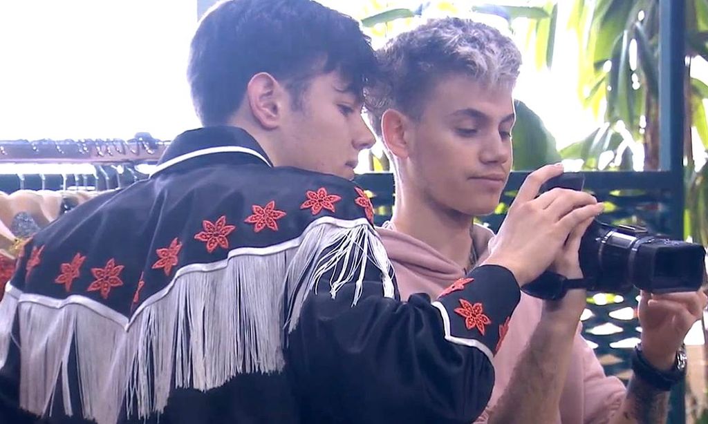 Anaju y Flavio lucen en la academia una camisa que ya llevó Bustamante en OT1