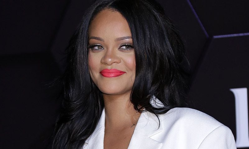 ¡Fue un estreno viral! El vestido exclusivo de Rihanna que puede ser tuyo