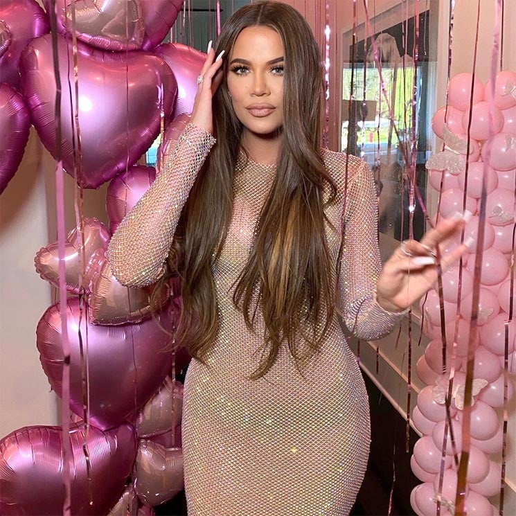 ¿Vestido o joya? Los secretos del lookazo que convirtió a Khloé Kardashian en diva del pop
