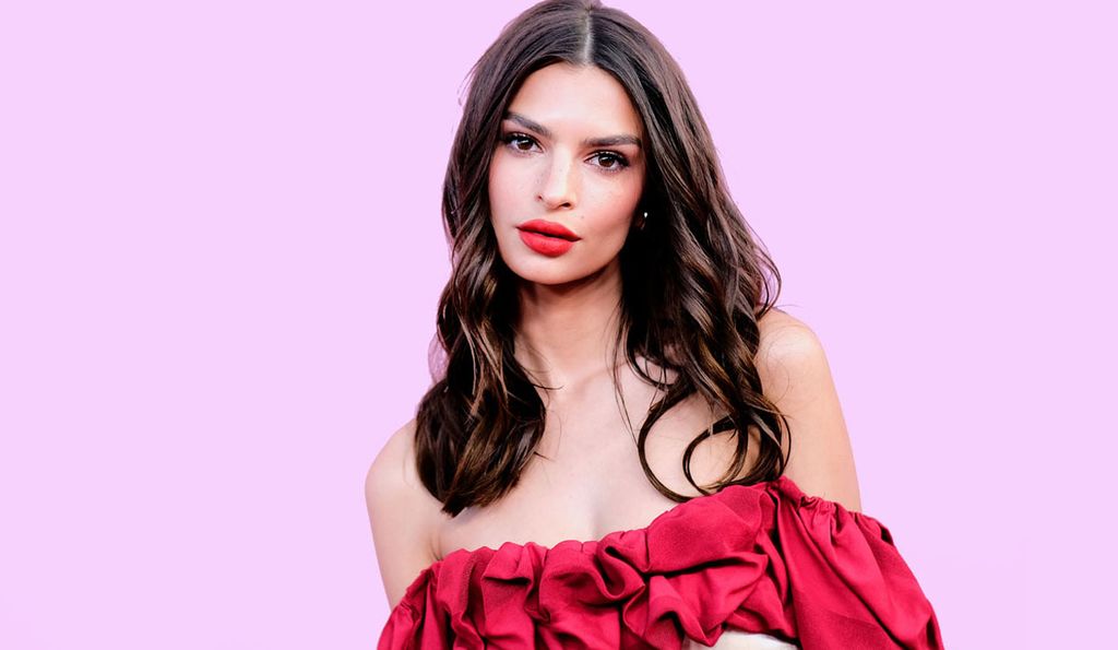 La mejor prueba de que necesitas un total look blanco, por Emily Ratajkowski