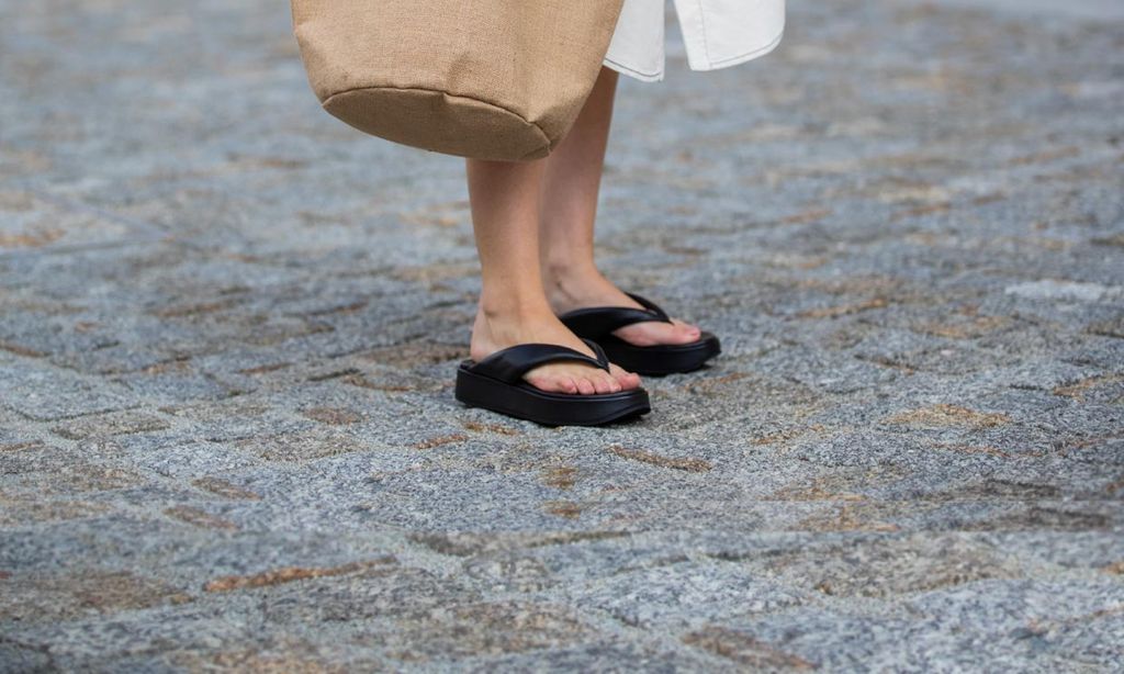 ¿Te atreves? Copia los looks más originales con chanclas 'flip flop'