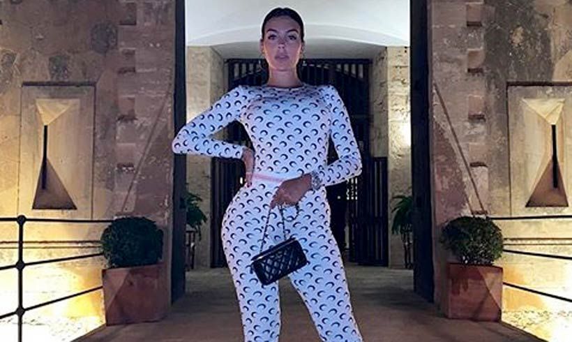 ¡Solo faltaba ella! Georgina presume de curvas con el look que unió a Kylie, Rosalía y Beyoncé