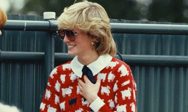 Diana de Gales con jersey de ovejas