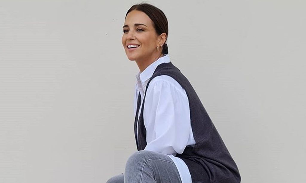 Paula Echevarría, una embarazada en vaqueros y los básicos de moda que nunca fallan