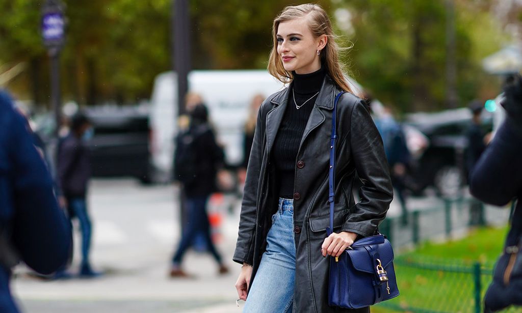 Una blusa con volantes y otros esenciales de moda que podrás conseguir con descuento