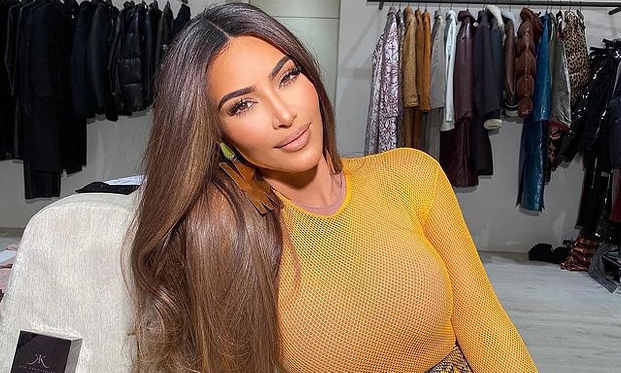 Kim Kardashian con vestido 