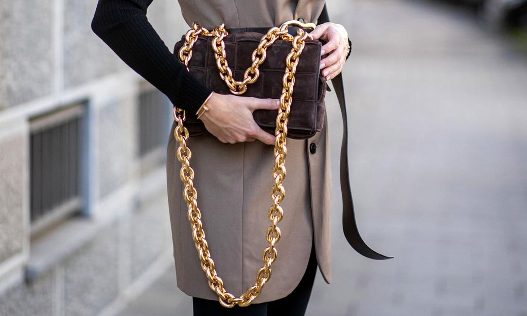 Bolsos con cadena, la mejor inversión para dar un giro a tus looks