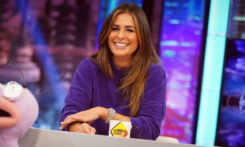 El nuevo estreno de Nuria Roca por menos de 30 euros ¡que ha combinado con sandalias en diciembre!