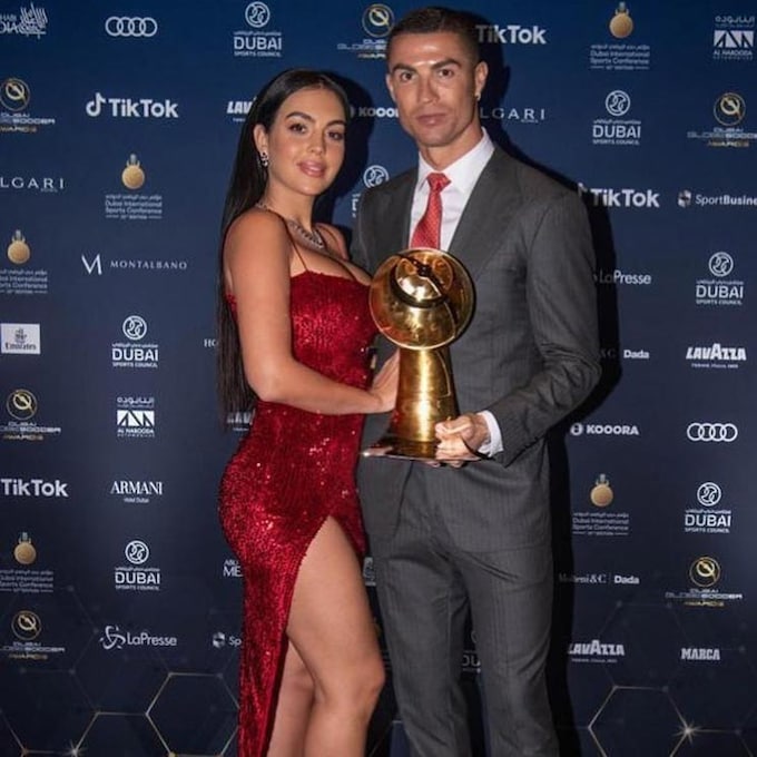 Georgina se supera con su vestido 'ultrasexy' y cinematográfico en la gran noche de Ronaldo