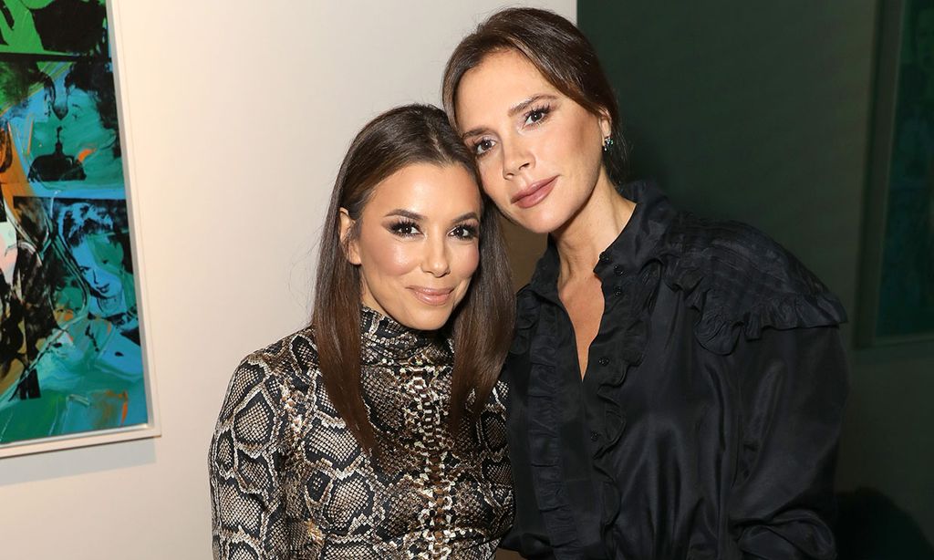 Victoria Beckham y Eva Longoria, el duelo de estilo definitivo… ¡en bata!