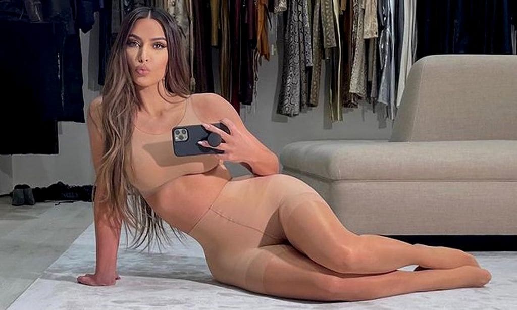 Kim Kardashian rompe todos los tópicos con su último posado en lencería