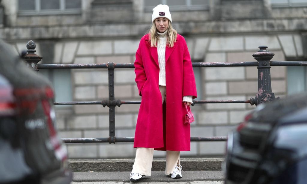 Abrigos y chaquetas con colores vibrantes para iluminar los días nublados