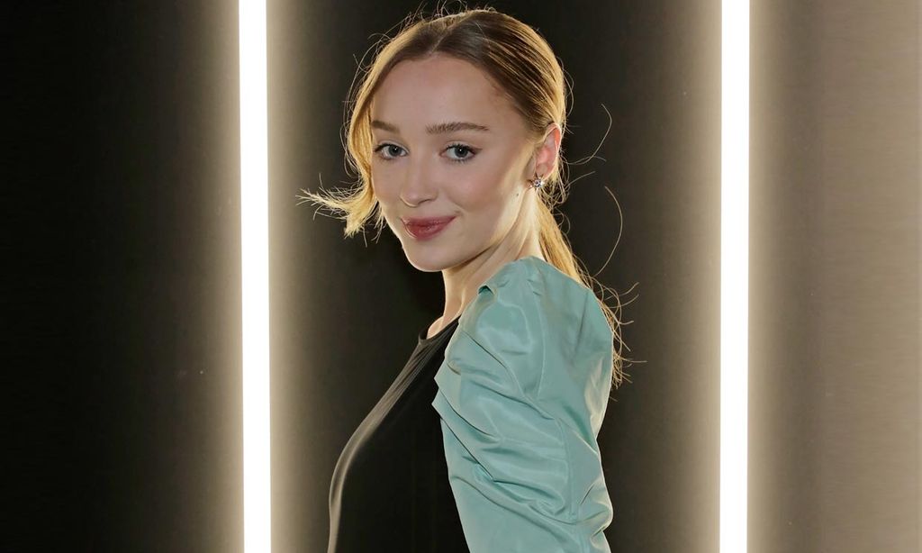 El armario de Phoebe Dynevor, Daphne en 'Los Bridgerton': moda española y toques románticos