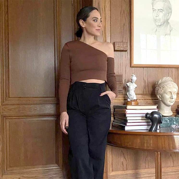 Tamara Falcó tiene su favorito: jersey con aberturas para combinar con pantalón ancho
