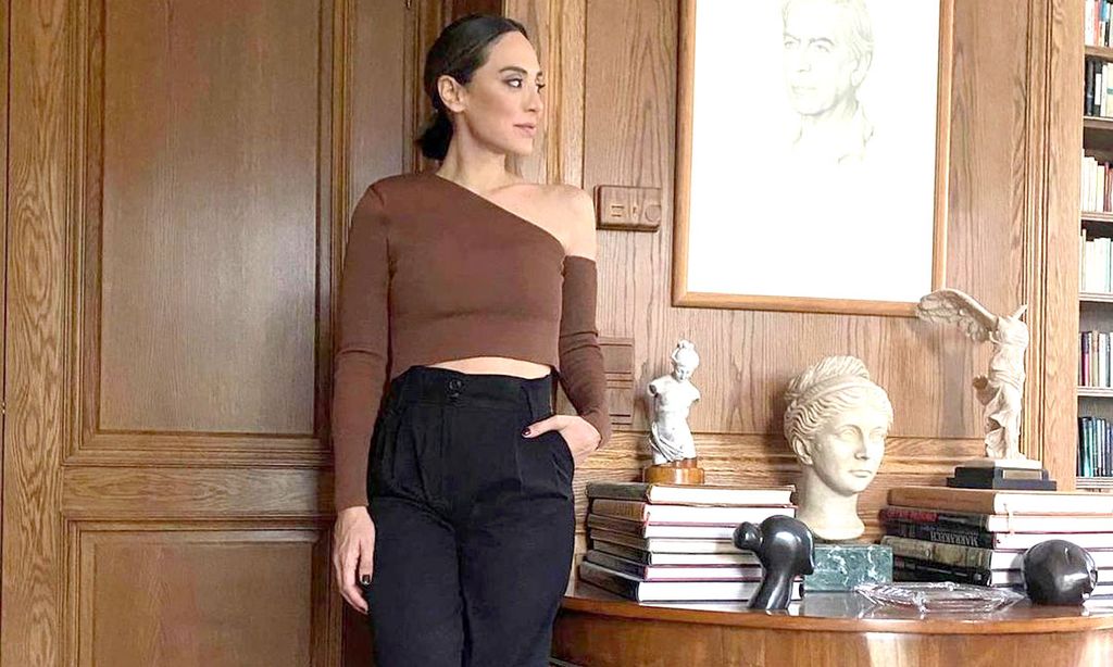 Tamara Falcó tiene su favorito: jersey con aberturas para combinar con pantalón ancho