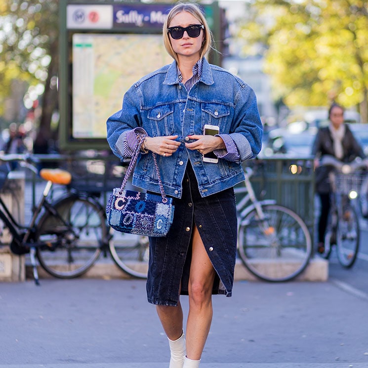 Si no sabes qué prenda vaquera llevar, ¡combina todas en el mismo look!