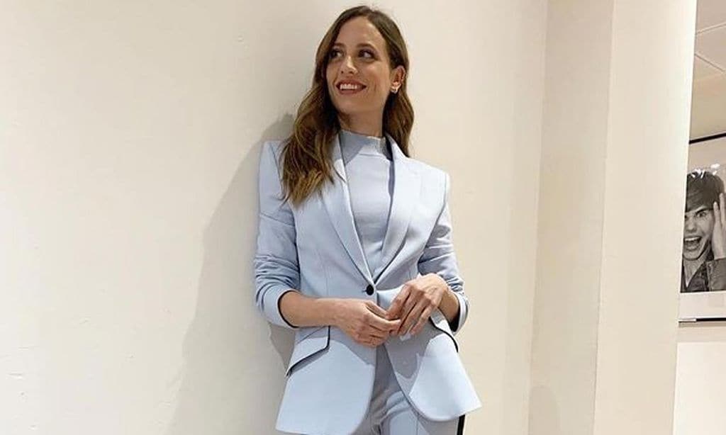 Michelle Jenner con blazer de Zara