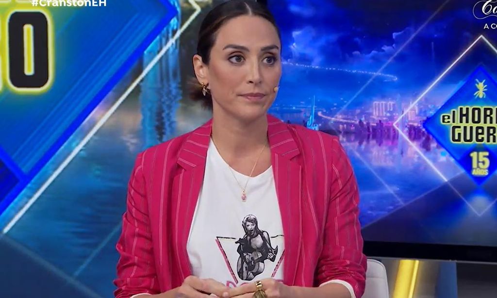 Las claves de Tamara Falcó para modernizar su look: camiseta roquera y tacones de vinilo