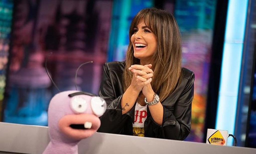 Nuria Roca con camisa de cuero