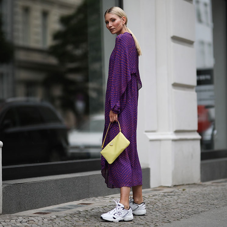 Vestido con deportivas: las combinaciones que mejor funcionan