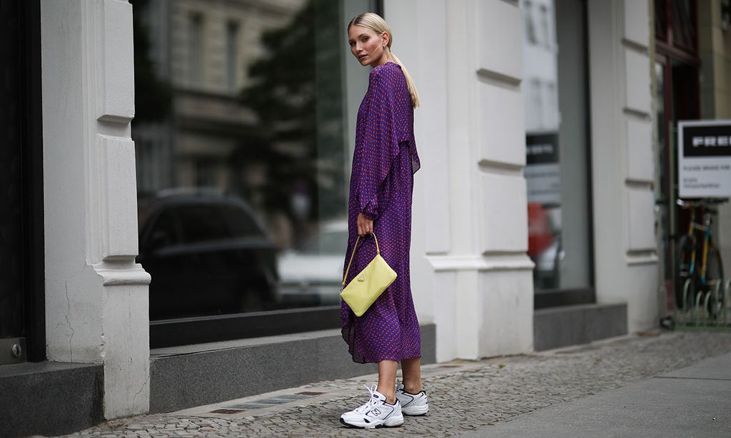 Vestido con deportivas: las combinaciones que mejor funcionan