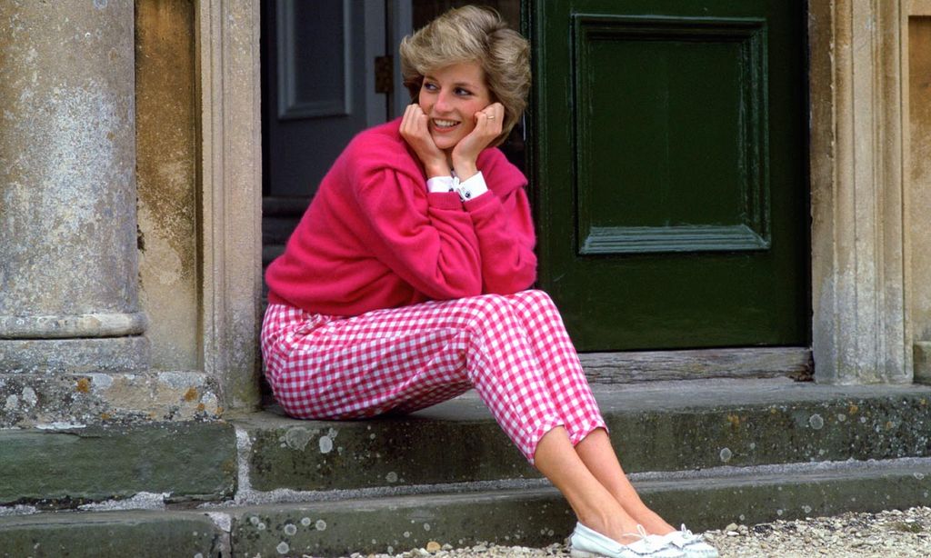 Zara versiona los pantalones vichy de Diana de Gales por 26 euros