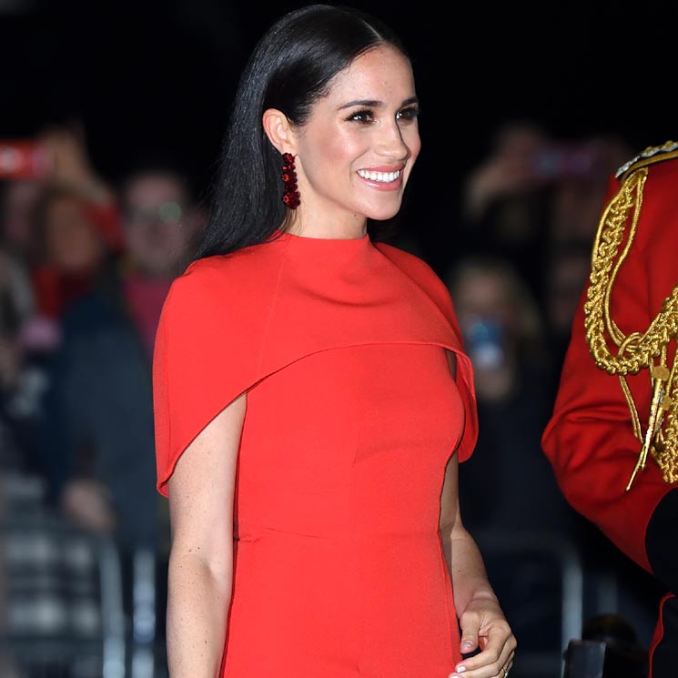 Fíjate en Meghan Markle y serás la invitada ideal esta temporada