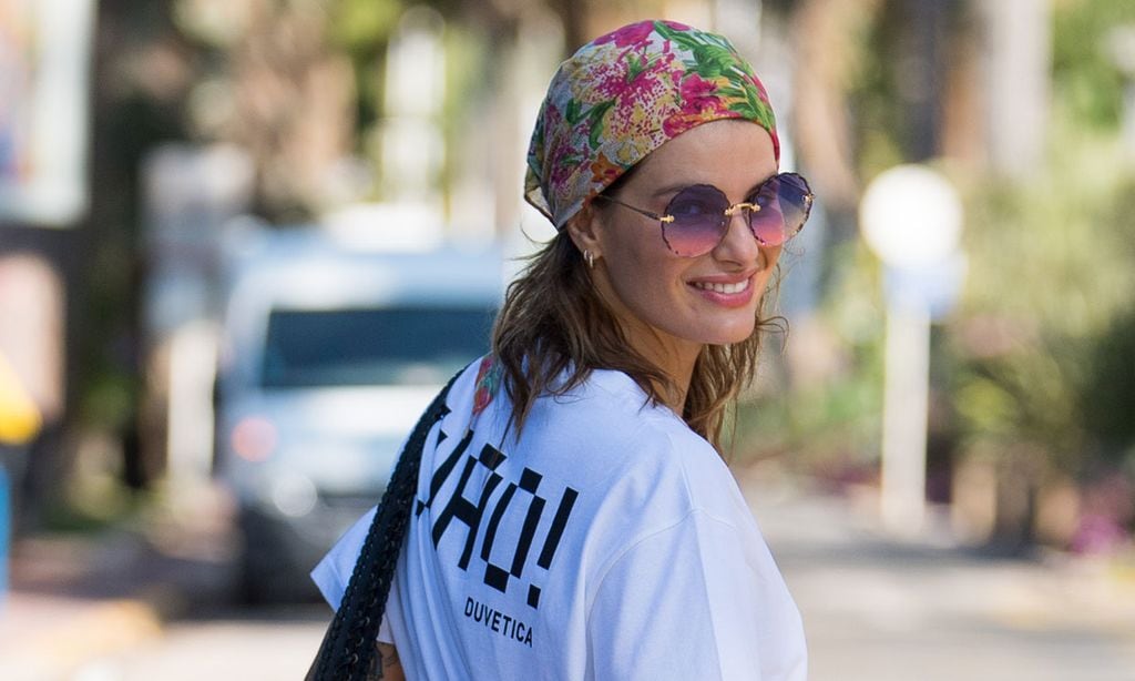 El pañuelo, el accesorio de moda que también arrasa en La Croisette