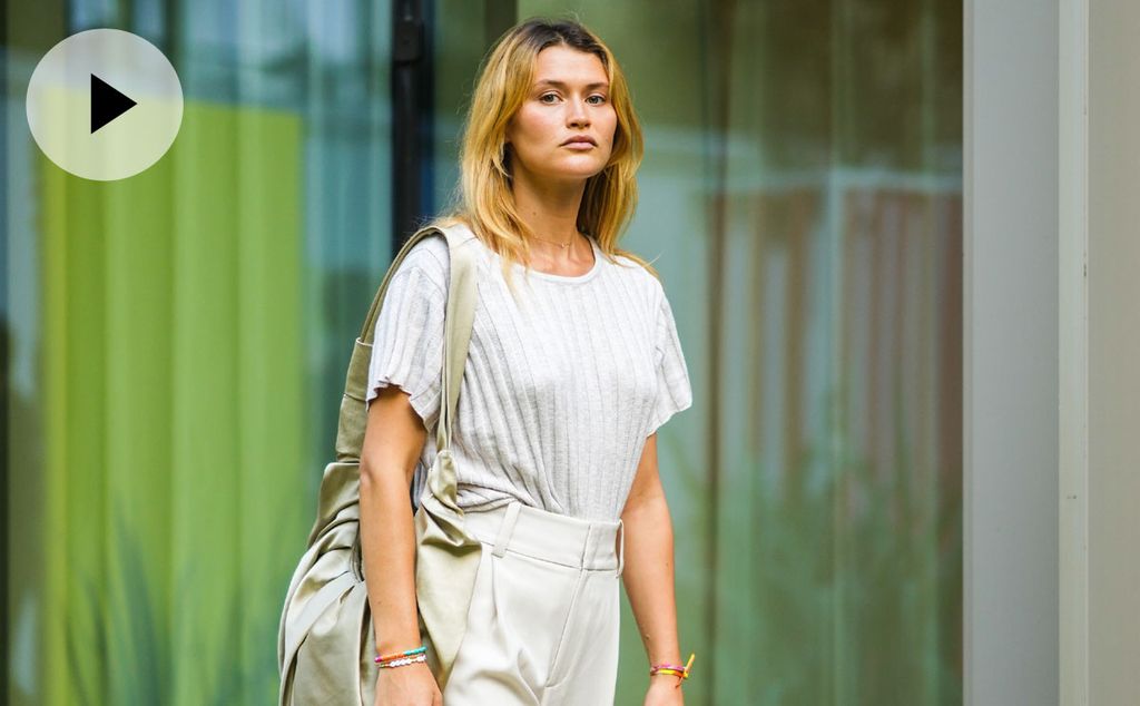 Recupera tu camiseta básica preferida para crear el look de tendencia más fácil del verano