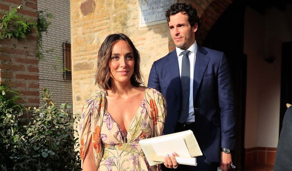Tamara Falcó, la perfecta invitada de verano con alpargatas y vestido de flores