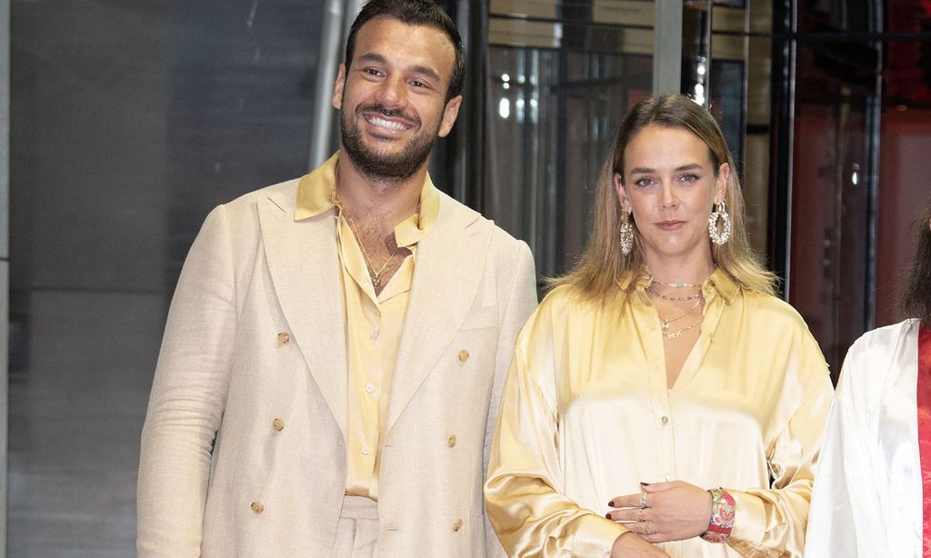 Pauline Ducruet sorprende con un vestido camisero dorado que ha dado la vuelta al mundo