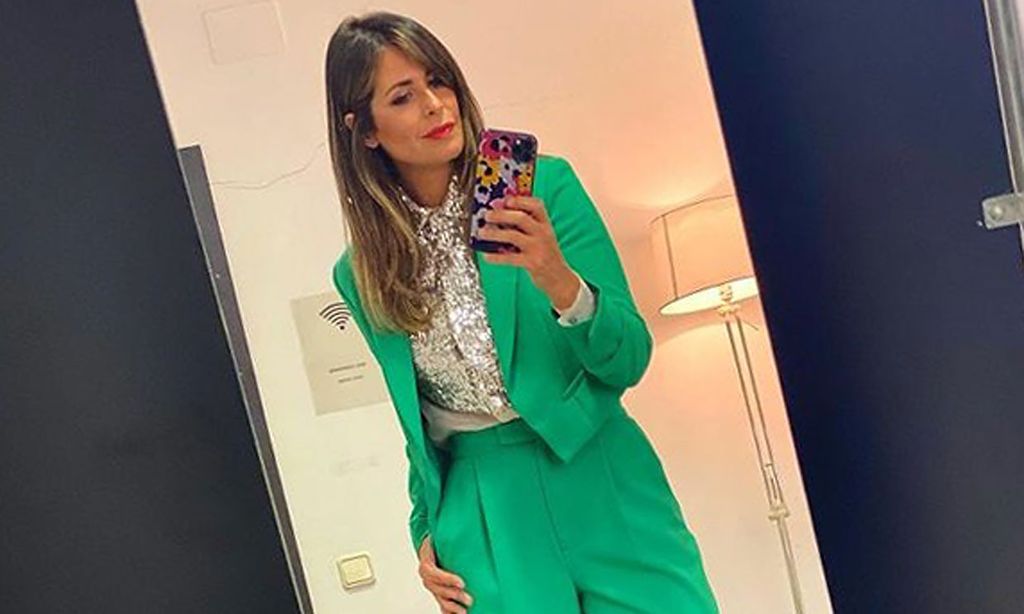 Traje eléctrico y camisa de lentejuelas: Nuria Roca deslumbra en su último proyecto