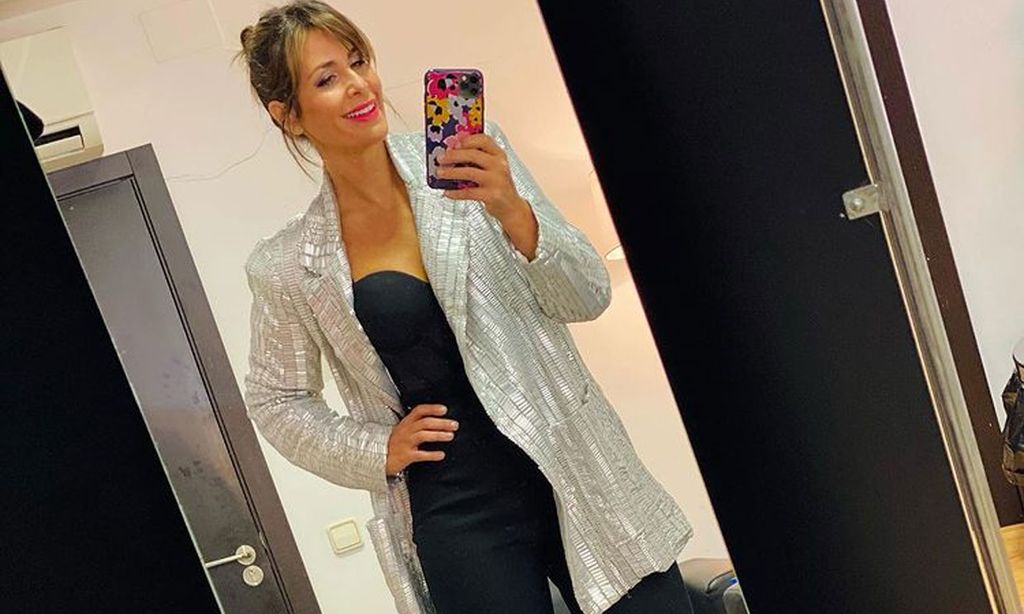 Nuria Roca, protagonista de la noche con su look 'de la suerte': americana plateada y corsé transparente