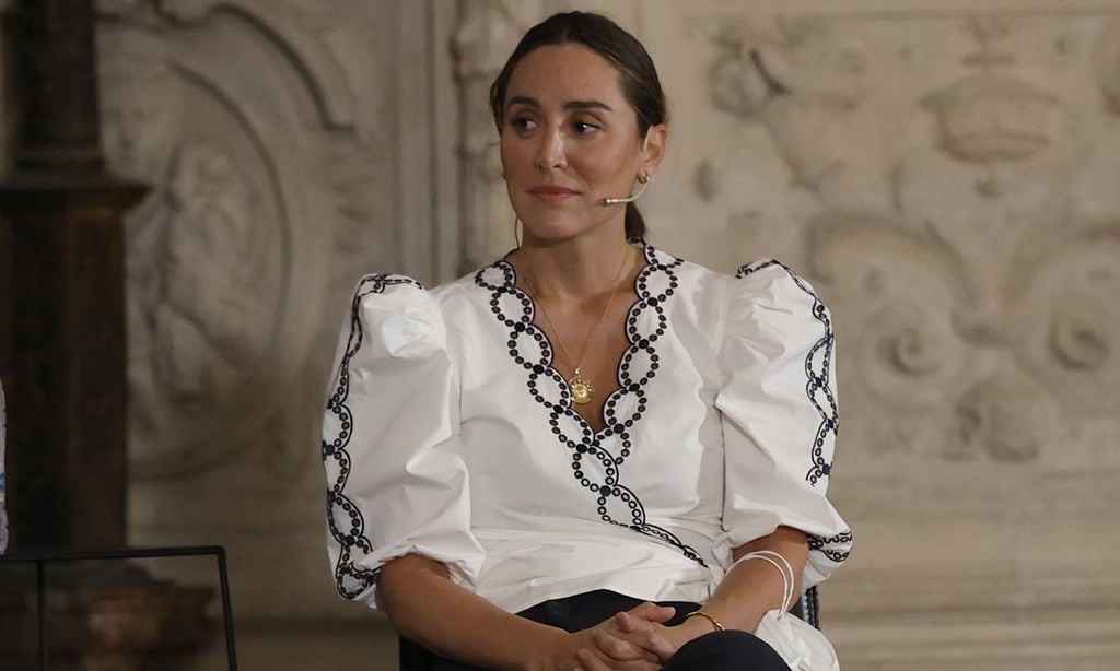 Copia por 34 euros la blusa de Tamara Falcó con efecto 'cintura de avispa'