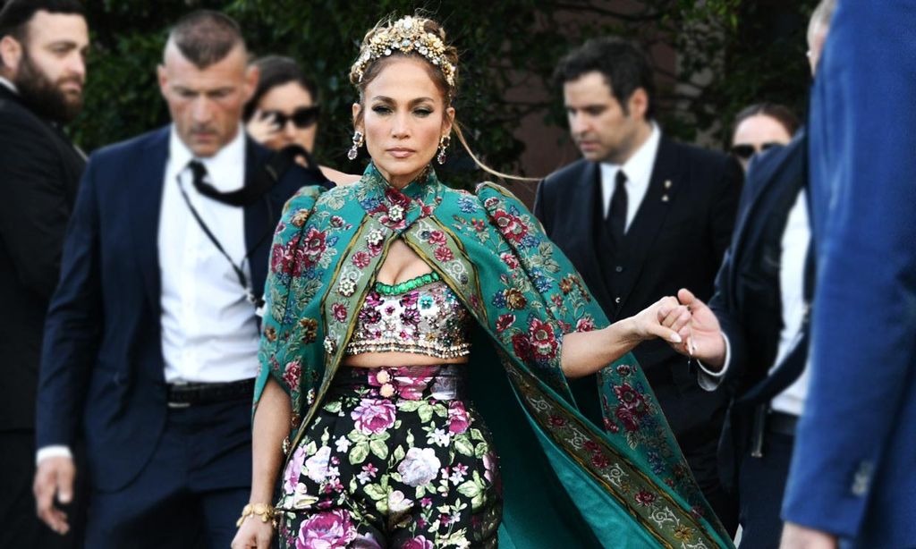 Jennifer Lopez paraliza Venecia con su maximalismo