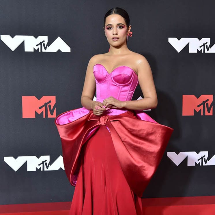 Despliegue de vestidos 'sexys' y looks imposibles en los MTV Music Awards