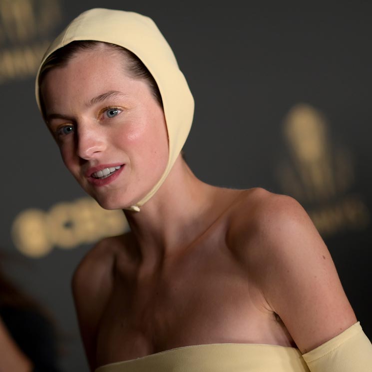 Emma Corrin y Anya Taylor-Joy, un duelo de estilo con los looks más virales de los Emmy