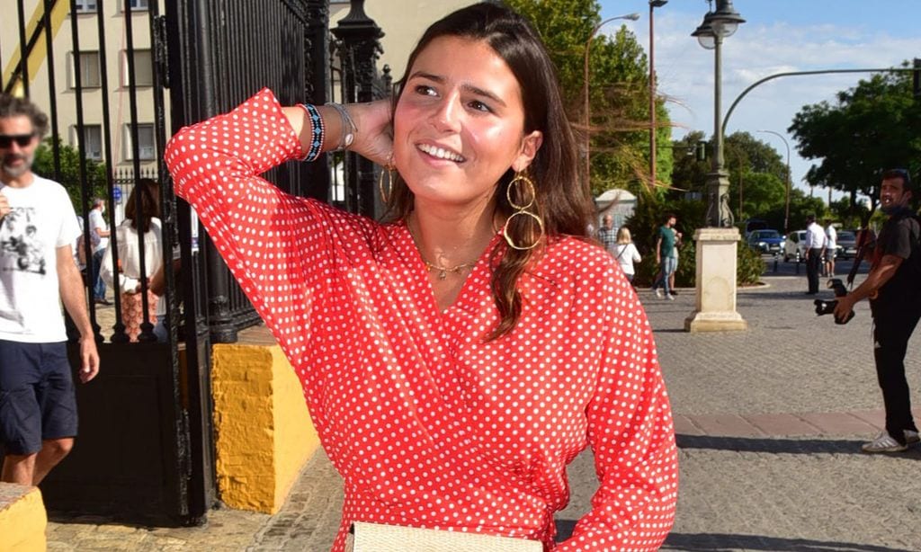 Cayetana Rivera triunfa en Sevilla con el vestido 'wrap' que sienta bien a todos los cuerpos