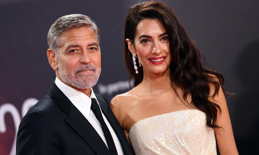 Amal y George Clooney en la alfombra roja