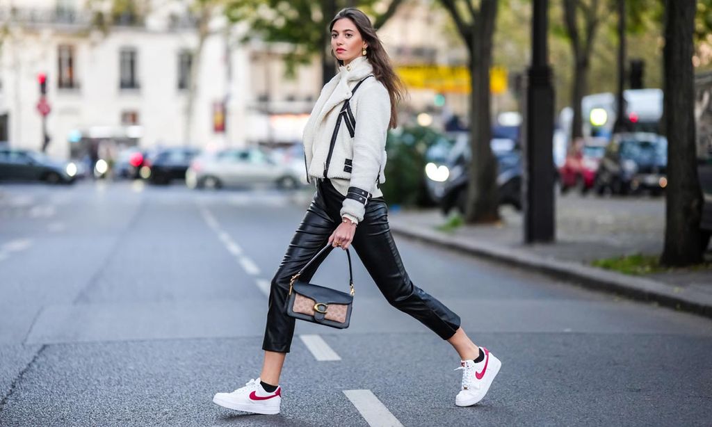Compra rebajadas las zapatillas ultracómodas que llevarás con toda tu ropa