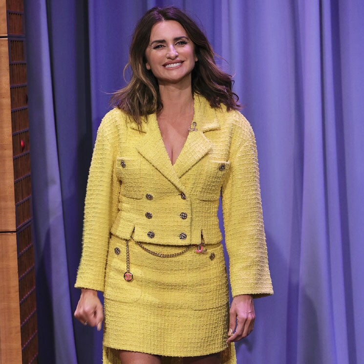 Tras el 'vestido de novia', Penélope Cruz estrena una minifalda con sorpresa