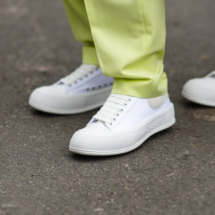 Las zapatillas más buscadas son blancas, sostenibles y encajan en todos tus looks