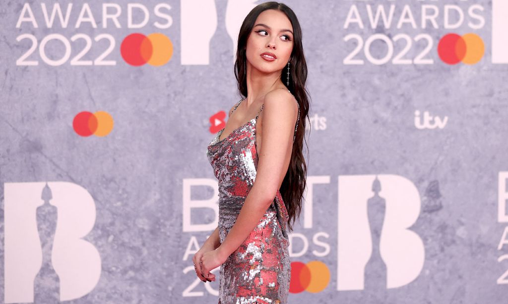 El brillante vestido de Olivia Rodrigo y otras comentadas elecciones de los BRIT Awards