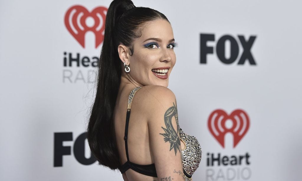 Halsey se supera con un revelador conjunto de pedrería hecho en España