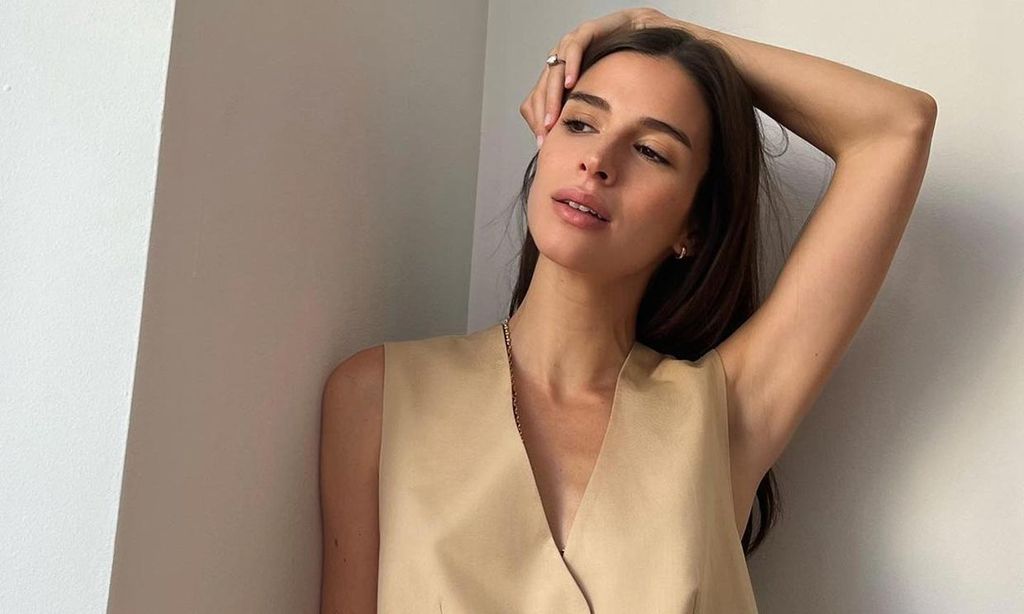 La indecisión de Sandra Gago con dos looks españoles, cómodos y de tendencia para ir al tenis
