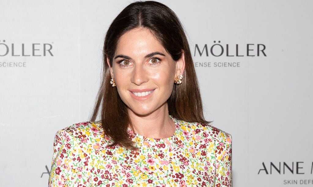 Lourdes Montes, la invitada perfecta con un vestido de flores que marca la cintura