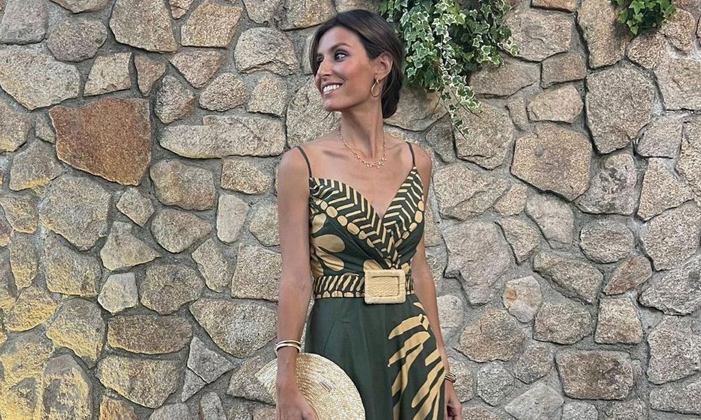 Solidario, sostenible y otros detalles del nuevo vestido tropical de Ana Boyer