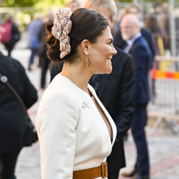 Victoria de Suecia, la 'royal' que mejor luce los accesorios para el pelo