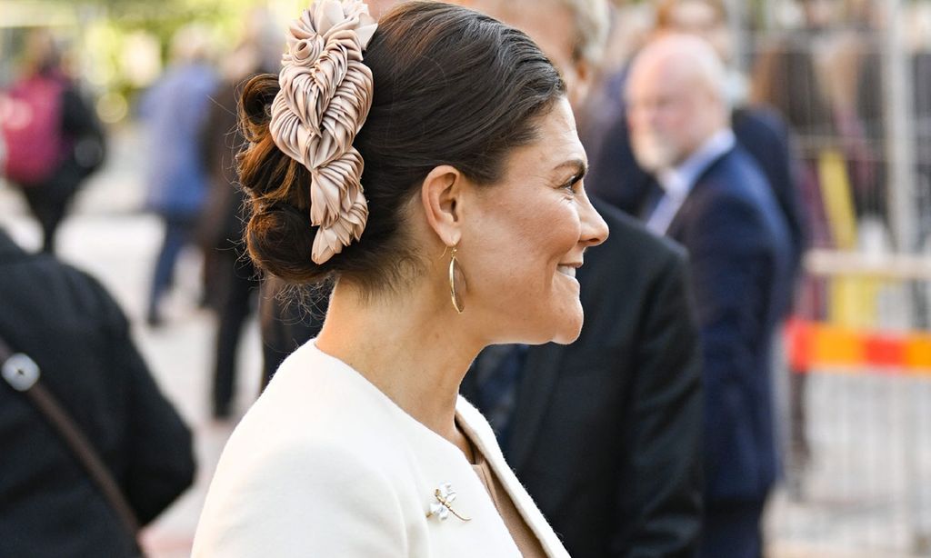 Victoria de Suecia, la 'royal' que mejor luce los accesorios para el pelo